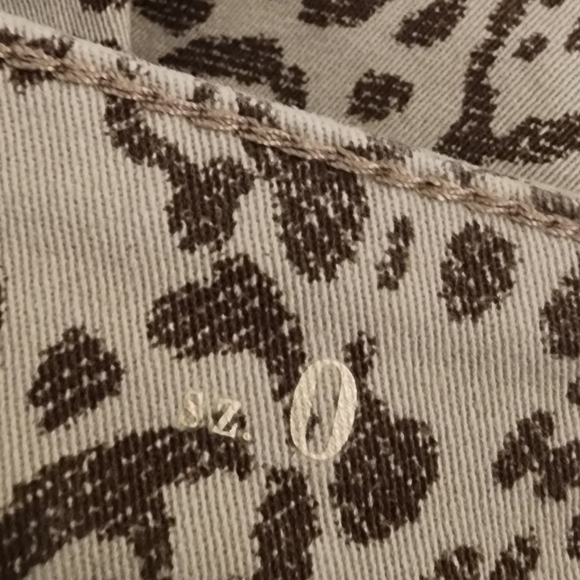 Skinny animal print pants size 0 - Picture 4 of 4